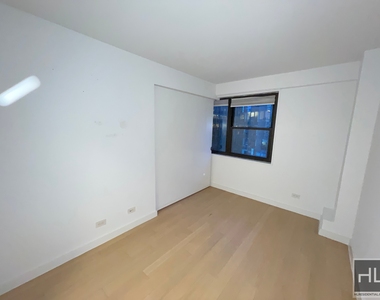 E 39th St - Photo Thumbnail 12