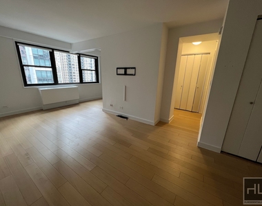 E 39th St - Photo Thumbnail 2