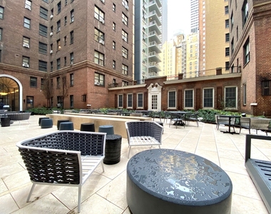 East 48th Street - Photo Thumbnail 4