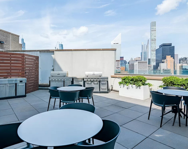 East 54 Street - Photo Thumbnail 12