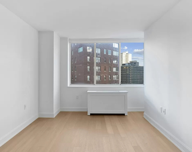 East 54 Street - Photo Thumbnail 9