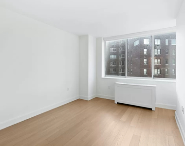 East 54 Street - Photo Thumbnail 6