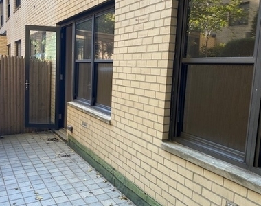 East 49 Street - Photo Thumbnail 5