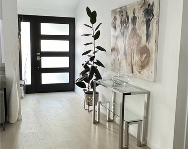 5357 Ellenvale Avenue - Photo Thumbnail 3