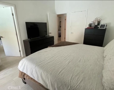 5357 Ellenvale Avenue - Photo Thumbnail 14