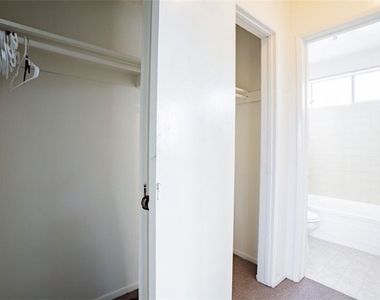 571 Fairview Avenue - Photo Thumbnail 3