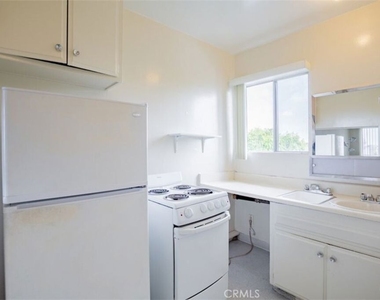 571 Fairview Avenue - Photo Thumbnail 2