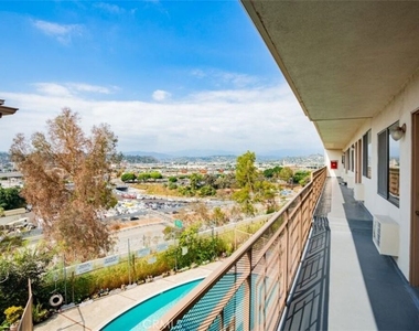 571 Fairview Avenue - Photo Thumbnail 5