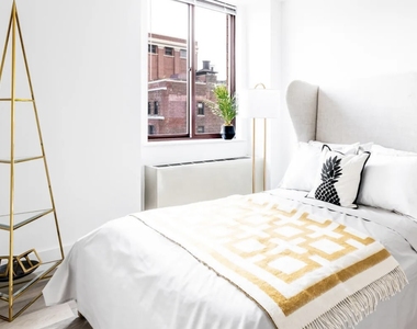 444 West 35th Street - Photo Thumbnail 4