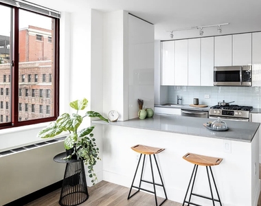 444 West 35th Street - Photo Thumbnail 3