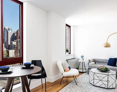 444 West 35th Street - Photo Thumbnail 5