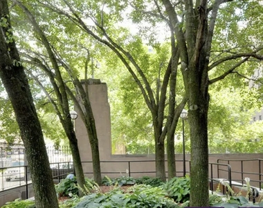 444 West 35th Street - Photo Thumbnail 7