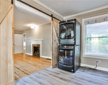 1454 Catherine Street - Photo Thumbnail 3