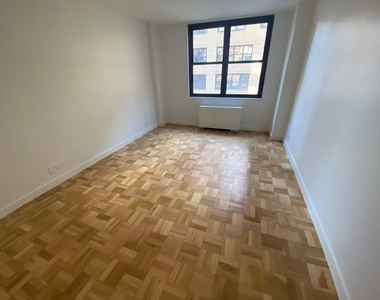 East 49th Street - Photo Thumbnail 6