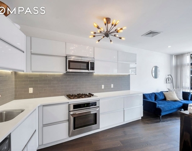 179 Woodpoint Rd - Photo Thumbnail 11