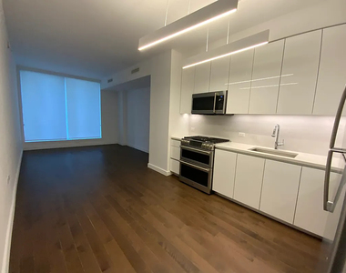 515 West 36th Street - Photo Thumbnail 2