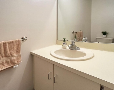 325 Hampshire Court - Photo Thumbnail 10