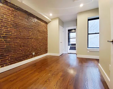 585 Franklin Avenue - Photo Thumbnail 6