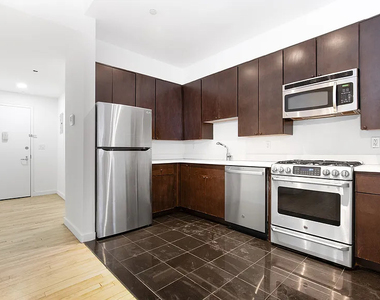135 William Street - Photo Thumbnail 7