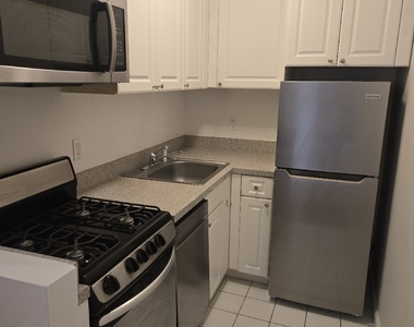 306 East 91st Street - Photo Thumbnail 4