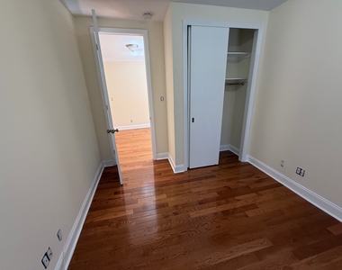 326 East 58th Street - Photo Thumbnail 2