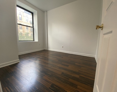 West 152nd Street - Photo Thumbnail 7