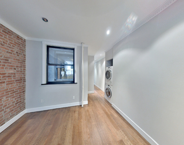 434 West 52nd Street - Photo Thumbnail 2