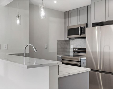 112 Seaman Avenue - Photo Thumbnail 9