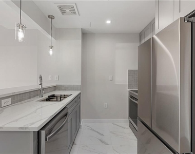 112 Seaman Avenue - Photo Thumbnail 10