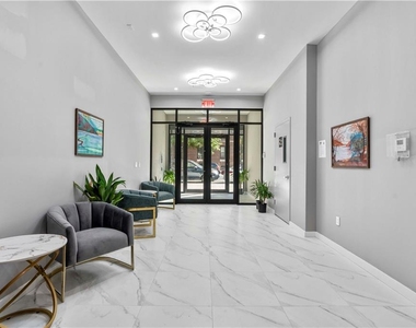 112 Seaman Avenue - Photo Thumbnail 20
