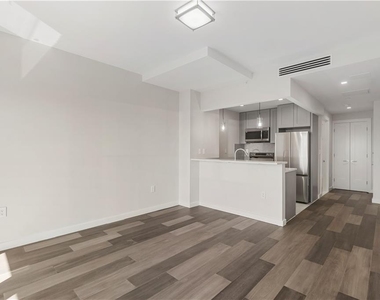 112 Seaman Avenue - Photo Thumbnail 13