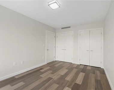 112 Seaman Avenue - Photo Thumbnail 2