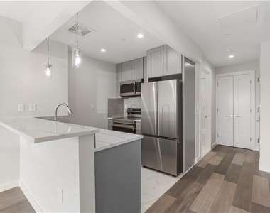 112 Seaman Avenue - Photo Thumbnail 8