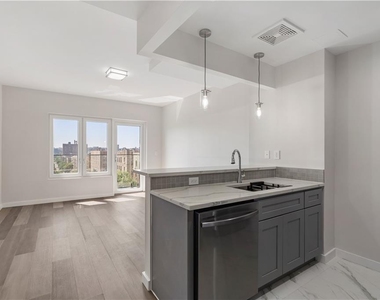 112 Seaman Avenue - Photo Thumbnail 11