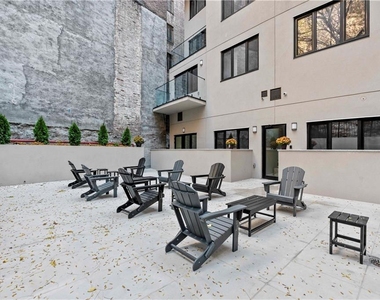 112 Seaman Avenue - Photo Thumbnail 16