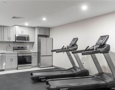 112 Seaman Avenue - Photo Thumbnail 18