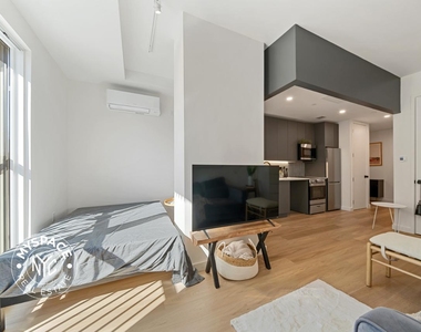 931 Carroll Street - Photo Thumbnail 4