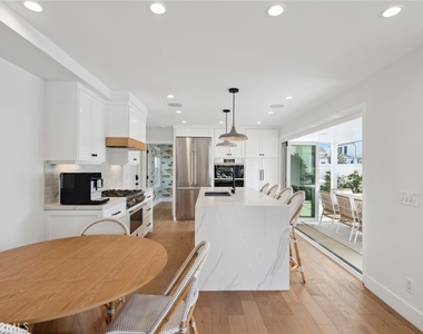 300 Coral Avenue - Photo Thumbnail 5