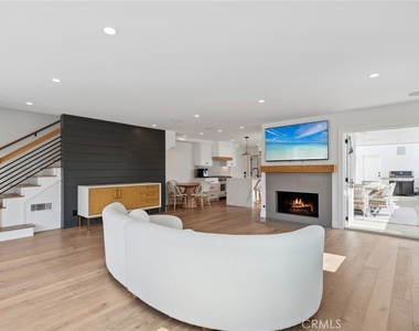300 Coral Avenue - Photo Thumbnail 2