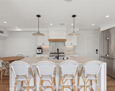300 Coral Avenue - Photo Thumbnail 7