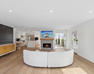 300 Coral Avenue - Photo Thumbnail 3