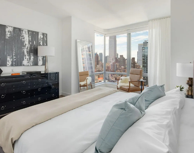 Third Avenue - Photo Thumbnail 2