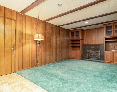2315 Hoytt Ct - Photo Thumbnail 15