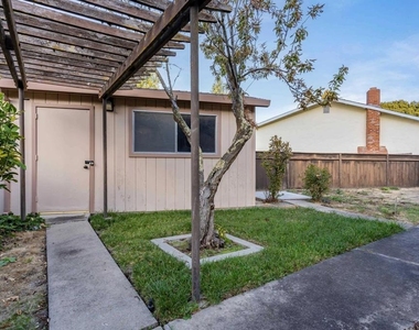 2315 Hoytt Ct - Photo Thumbnail 39