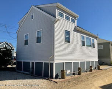 106 W Pompano Way - Photo Thumbnail 1