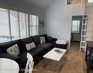 106 W Pompano Way - Photo Thumbnail 19