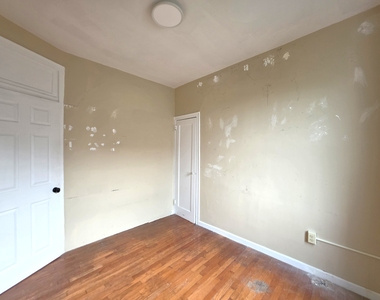 21-77 33rd Street - Photo Thumbnail 12