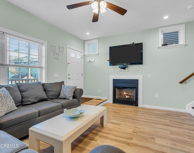 329 Franklin Avenue - Photo Thumbnail 3