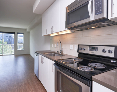 4715 42nd Ave Sw - Photo Thumbnail 2