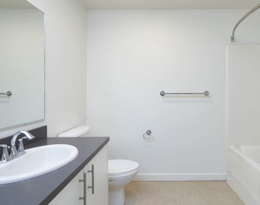 4715 42nd Ave Sw - Photo Thumbnail 5